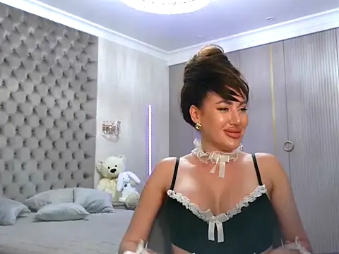 Snapshot of TianaPosh chatting on February 20, 2:40 am TianaPosh online show from February 20, 2:40 am