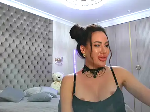 Snapshot of TianaPosh chatting on March 15, 3:29 am TianaPosh online show from March 15, 3:29 am