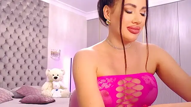 Snapshot of TianaPosh chatting on October 25, 8:25 pm TianaPosh online show from October 25, 8:25 pm