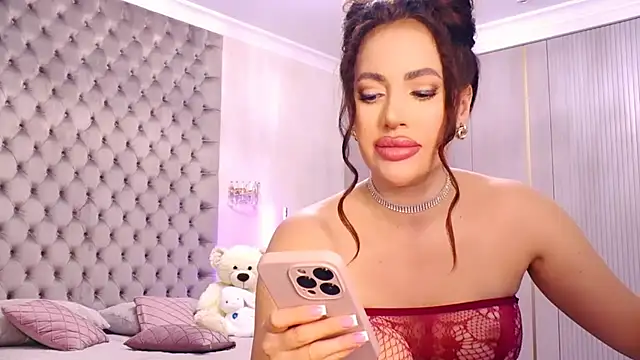 Snapshot of TianaPosh chatting on November 1, 9:28 pm TianaPosh online show from November 1, 9:28 pm