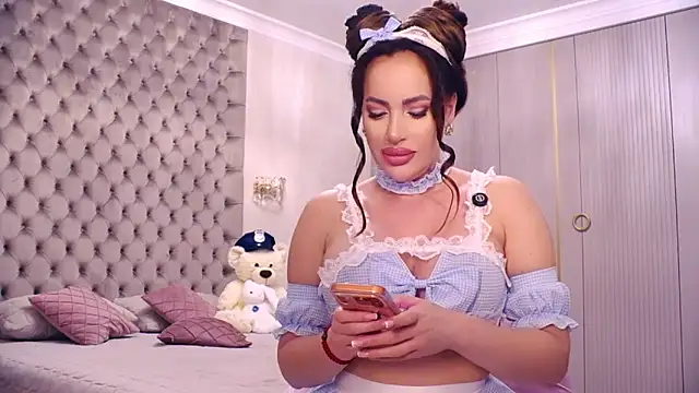 Snapshot of TianaPosh chatting on March 4, 9:43 pm TianaPosh online show from March 4, 9:43 pm