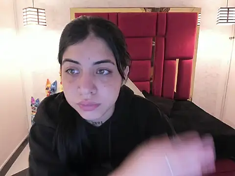 Snapshot of Violet_m chatting on September 20, 11:33 am Violet m online show from September 20, 11:33 am