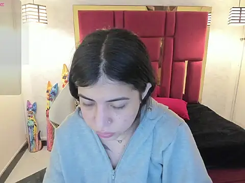 Snapshot of Violet_m chatting on October 11, 11:31 am Violet m online show from October 11, 11:31 am