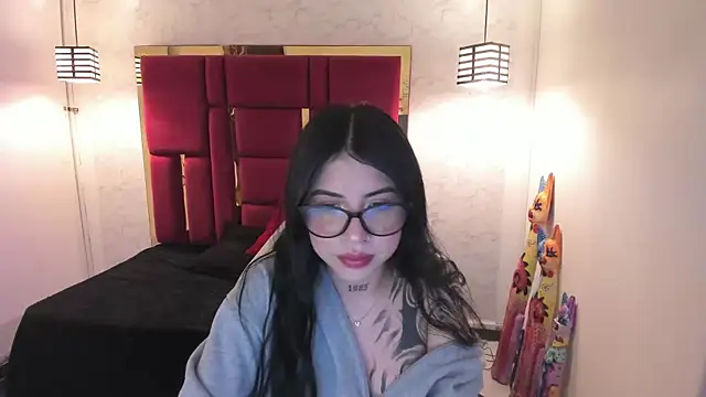 Snapshot of Violet_m chatting on October 26, 12:44 pm Violet m online show from October 26, 12:44 pm