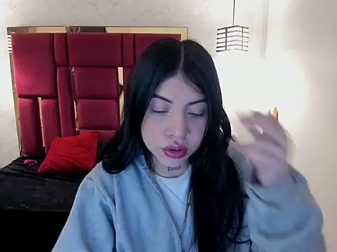 Snapshot of Violet_m chatting on October 28, 12:19 pm Violet m online show from October 28, 12:19 pm