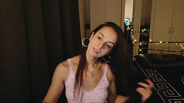 karlaolivia online show from December 11, 5:04 pm