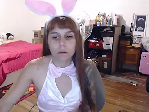 bunnylolaa4 online show from January 20, 11:10 pm