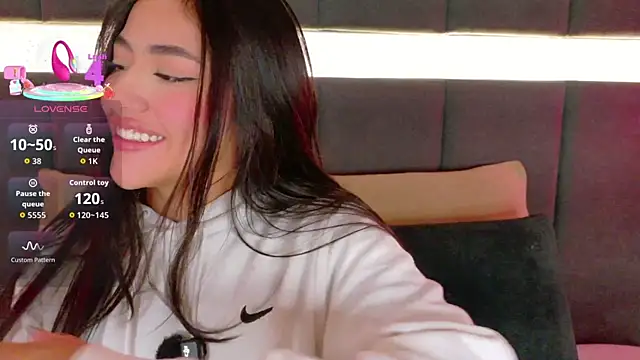 nicolle pierce online show from November 17, 1:28 pm