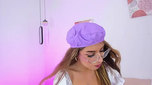 Snapshot of samantha__fairy chatting on December 10, 2:39 pm samantha fairy online show from December 10, 2:39 pm