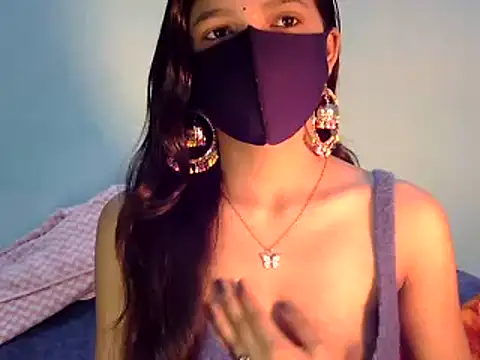 Cute Alaina online show from January 21, 11:45 pm