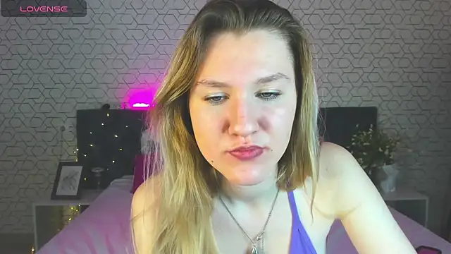 Mariel Brown online show from December 18, 2:28 pm