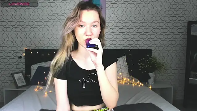 Mariel Brown online show from February 8, 8:31 am