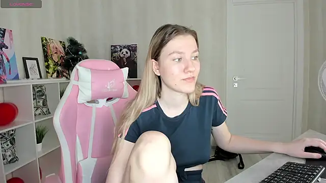 Mariel Brown online show from February 26, 2:46 pm
