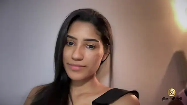 chiarabrielle00 online show from May 1, 1:32 am