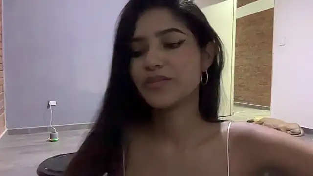 chiarabrielle00 online show from July 10, 1:32 am
