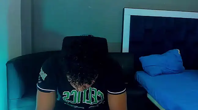 Snapshot of jamescurli_ chatting on December 12, 4:15 am jamescurli online show from December 12, 4:15 am