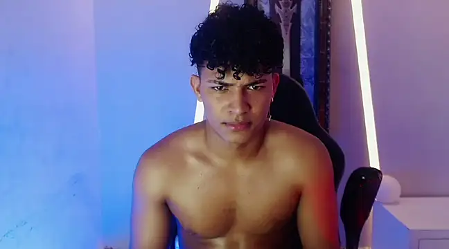 Snapshot of jamescurli_ chatting on December 30, 7:59 am jamescurli online show from December 30, 7:59 am
