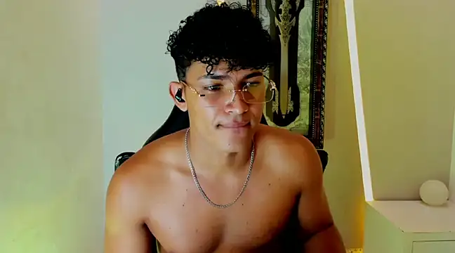 Snapshot of jamescurli_ chatting on January 5, 9:48 am jamescurli online show from January 5, 9:48 am