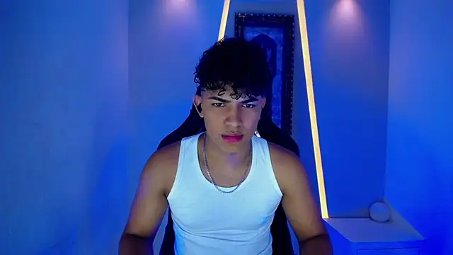 Snapshot of jamescurli_ chatting on January 9, 5:02 am jamescurli online show from January 9, 5:02 am