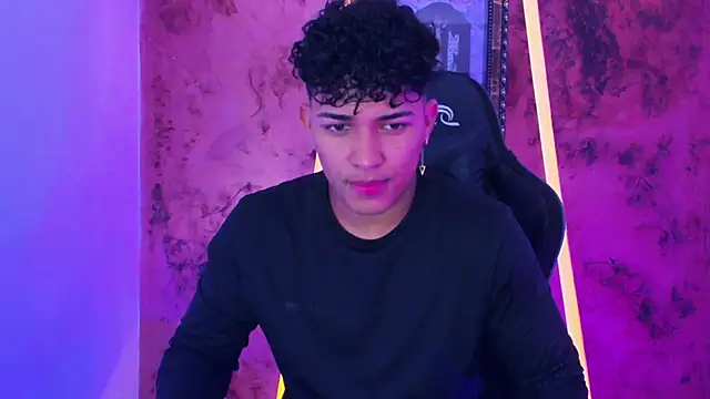 Snapshot of jamescurli_ chatting on January 23, 4:09 am jamescurli online show from January 23, 4:09 am