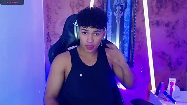 Snapshot of jamescurli_ chatting on January 25, 5:18 am jamescurli online show from January 25, 5:18 am