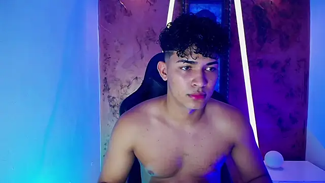Snapshot of jamescurli_ chatting on January 28, 7:43 am jamescurli online show from January 28, 7:43 am