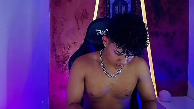 Snapshot of jamescurli_ chatting on February 3, 4:57 am jamescurli online show from February 3, 4:57 am