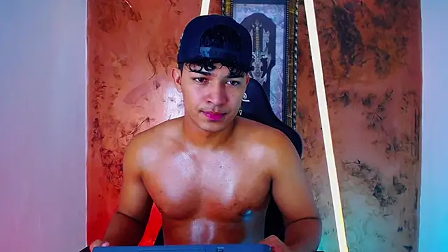 Snapshot of jamescurli_ chatting on February 13, 4:00 am jamescurli online show from February 13, 4:00 am