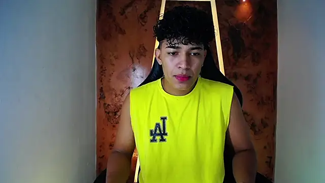 Snapshot of jamescurli_ chatting on February 22, 3:45 am jamescurli online show from February 22, 3:45 am