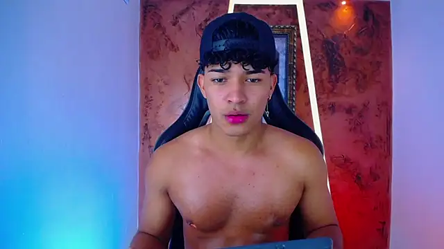 Snapshot of jamescurli_ chatting on February 25, 7:20 am jamescurli online show from February 25, 7:20 am