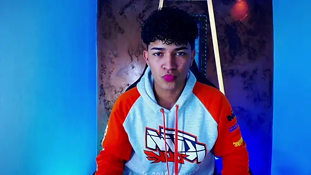 Snapshot of jamescurli_ chatting on February 27, 3:47 am jamescurli online show from February 27, 3:47 am