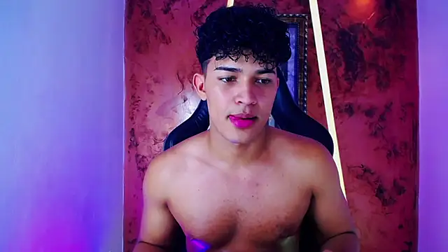 Snapshot of jamescurli_ chatting on February 27, 9:54 am jamescurli online show from February 27, 9:54 am