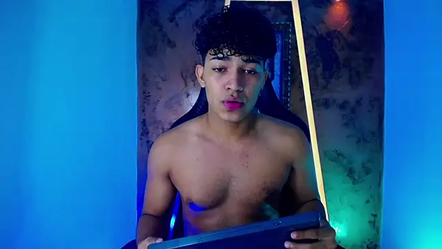 Snapshot of jamescurli_ chatting on March 1, 4:15 am jamescurli online show from March 1, 4:15 am
