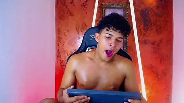 Snapshot of jamescurli_ chatting on March 2, 4:28 am jamescurli online show from March 2, 4:28 am