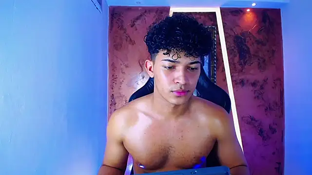 Snapshot of jamescurli_ chatting on March 3, 12:05 pm jamescurli online show from March 3, 12:05 pm