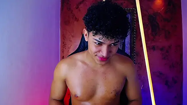 Snapshot of jamescurli_ chatting on March 6, 5:46 am jamescurli online show from March 6, 5:46 am
