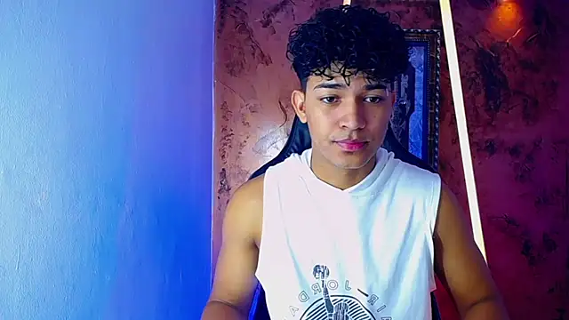 Snapshot of jamescurli_ chatting on March 7, 5:08 am jamescurli online show from March 7, 5:08 am