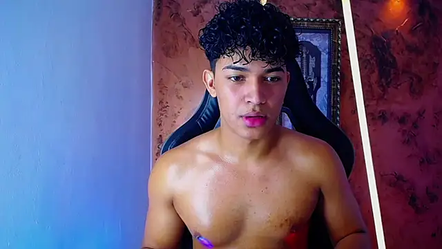Snapshot of jamescurli_ chatting on March 8, 9:28 am jamescurli online show from March 8, 9:28 am