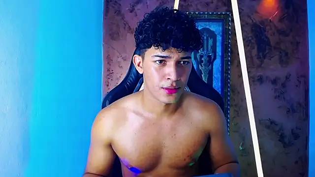 Snapshot of jamescurli_ chatting on March 10, 2:37 pm jamescurli online show from March 10, 2:37 pm