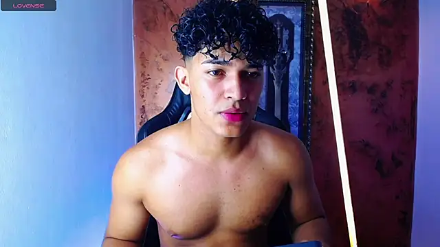 Snapshot of jamescurli_ chatting on March 14, 7:59 am jamescurli online show from March 14, 7:59 am