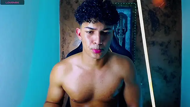 Snapshot of jamescurli_ chatting on March 15, 1:51 pm jamescurli online show from March 15, 1:51 pm