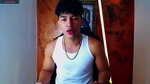 Snapshot of jamescurli_ chatting on March 23, 5:10 am jamescurli online show from March 23, 5:10 am