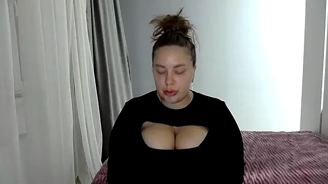 Snapshot of 96CHloe96 chatting on December 13, 4:16 pm 96CHloe96 online show from December 13, 4:16 pm