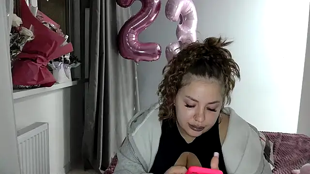 Snapshot of 96CHloe96 chatting on January 20, 8:18 pm 96CHloe96 online show from January 20, 8:18 pm