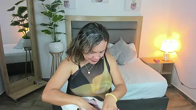 gipsela gomez online show from February 19, 6:43 pm