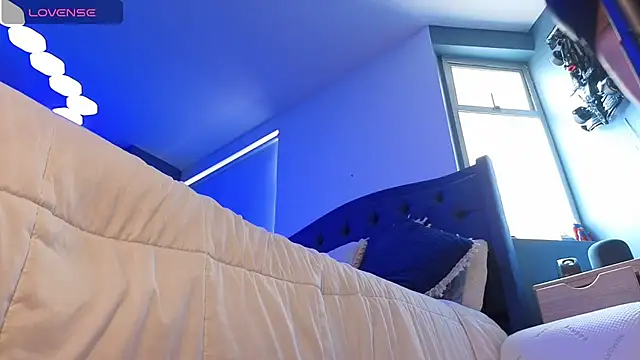 QueenYsuRey online show from January 4, 6:51 pm