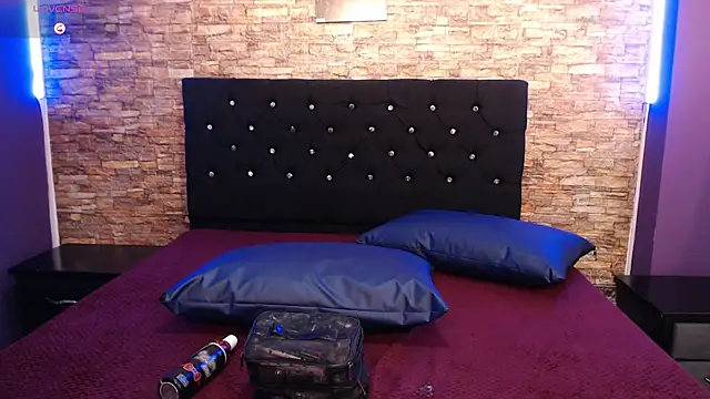 miacarperr1 online show from December 9, 11:34 pm