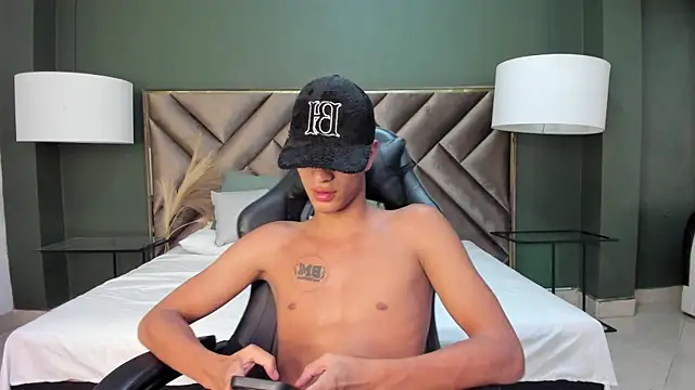 Tyler Rodriguez online show from March 7, 4:02 am