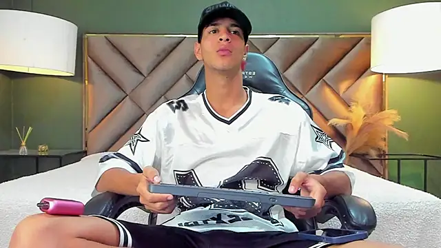 Snapshot of Tyler_Rodriguez chatting on October 8, 9:56 pm Tyler Rodriguez online show from October 8, 9:56 pm