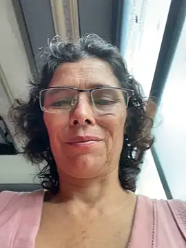 Snapshot of MireyaTorresGu chatting on April 15, 8:20 pm MireyaTorresGu online show from April 15, 8:20 pm